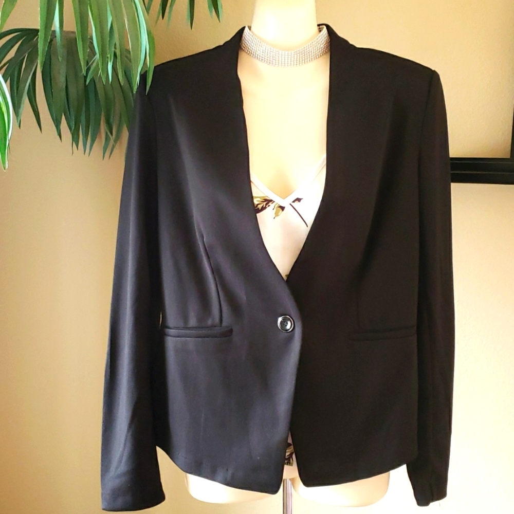 Linda Matthews $58 Black One-Button Long Sleeve Blazer Small NEW